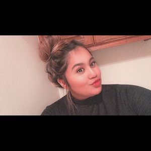 Meet your Posher, Leandra